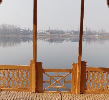 Sudarbal Boat Rental | Houseboat Kohisar