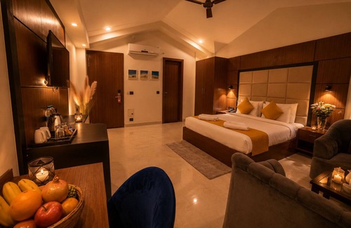 Pilerne Industrial Estates Hotel | HUE GUH The Porto Candolim