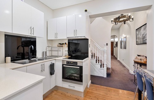 Surry Hills House | Huge Inner City Mansion, 8 Beds, 2 Bathrooms, A/C. Near Opera House - 7 mins