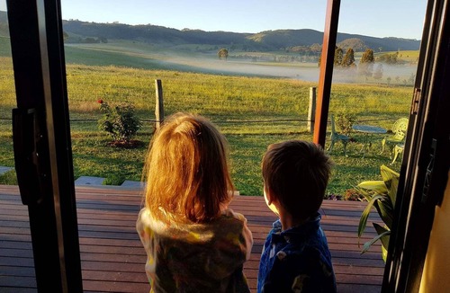 Glendon Brook Cottage | Hunter Valley Rural Lodge - Quaint towns, State forests & Wineries to explore!