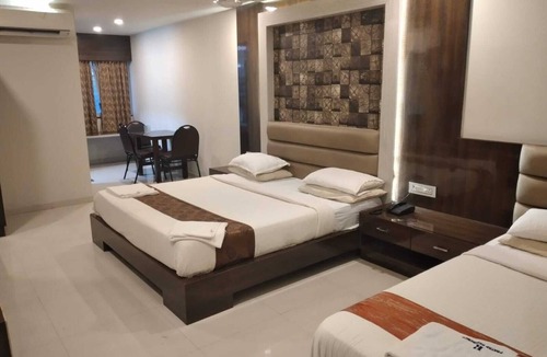 Kamalapur Hotel | i-Roomz Pratap Residency