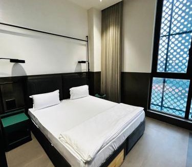 Chandkheda Hotel | Ibiza Hotel