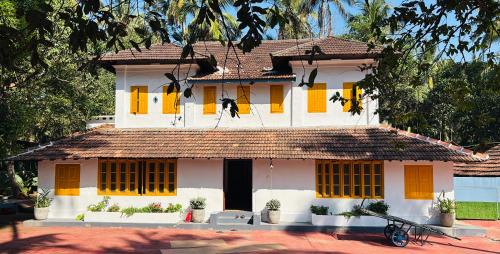 Kozhikode House | Idanazhi the corridor