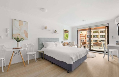 Surry Hills Apartment | Ideal Studio Inner-City Pad with Private Balcony