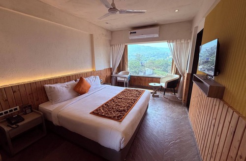 Lonavala Hotel | Ikonic Hotel - Bhushi Dam Lonavala