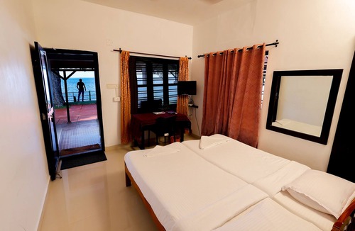 Kumarakom Hotel | ILLIKKALAM Lakeside Cottages Kumarakom Kerala