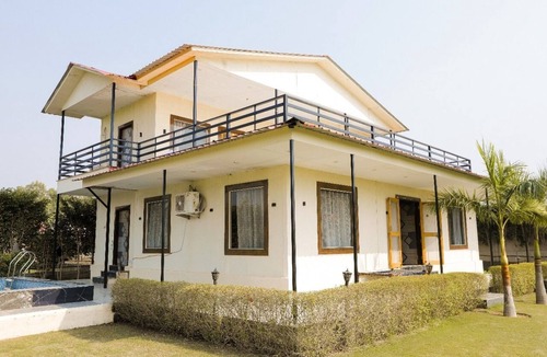 Faridabad Hotel | Gorgeous 3-bedroom hotel suites near Green Beauty Farm in Noida Sector 135