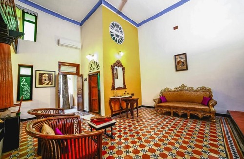 Kumbakonam Hotel | INDeco Hotels Swamimalai, Kumbakonam