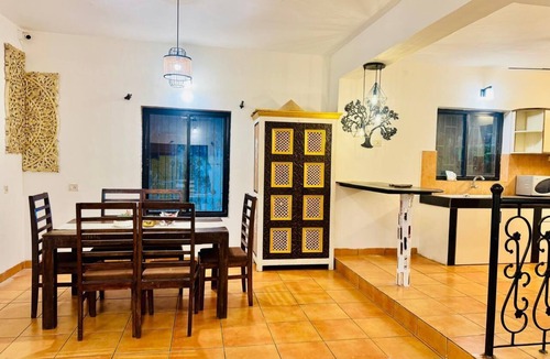Kudal House | Independent Bungalow for rent at Siolim. Next to main market with parking for 2