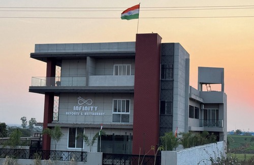 Mhow Hotel | Infinity Resort & Restaurant Inb