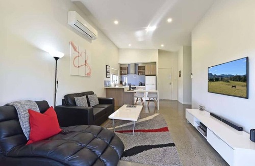 Pokolbin Villa | Ironbark Hill Villa 1