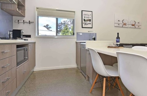 Pokolbin Villa | Ironbark Hill Villa 2