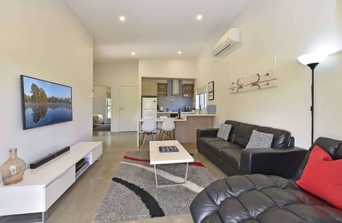 Pokolbin Villa | Ironbark Hill Villa 3 - Saperavi