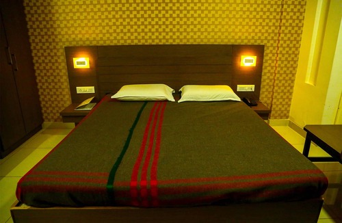 Bellary Hotel | Iroomz Hotel Pawan