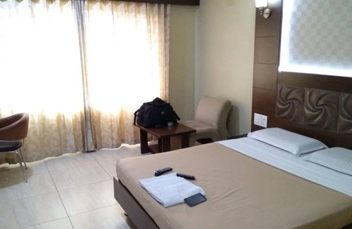 Bellary Hotel | Iroomz Vaishali Residency