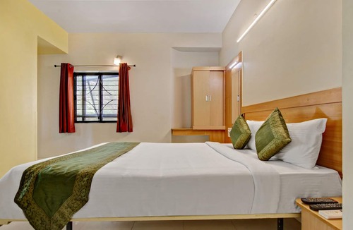 Rajajinagar Hotel | Itsy By Treebo - KES Residency
