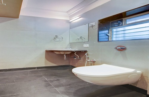 Santacruz West Hotel | Itsy Hotels Cruz Royale Santacruz West