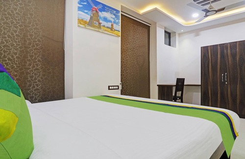 Manikonda House | Itsy Hotels J A Royal Suites Manikonda