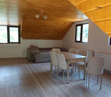 Domasnea House | Ivan's House Cornereva