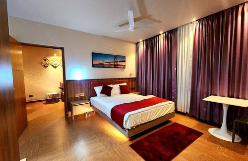 Kochi Hotel | J&G Royal Stay- A Boutique Hotel