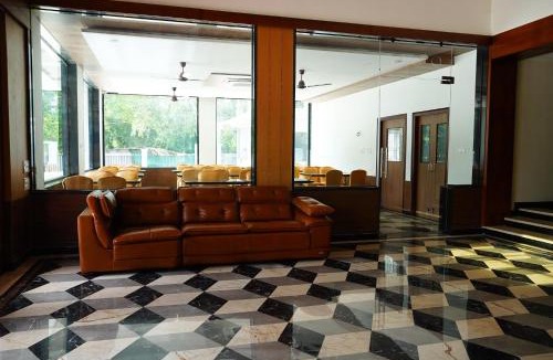 Yelagiri Hotel | J S Grand