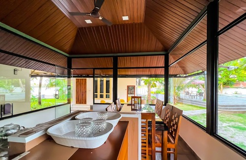 Perumbalam Villa | Jai Lake House