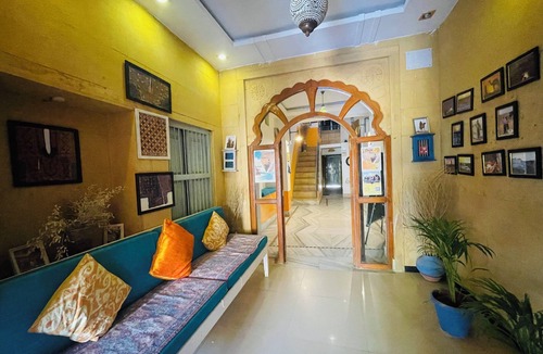 Amar Sagar Pol Hostel | Jaisalmer Hostel Crowd