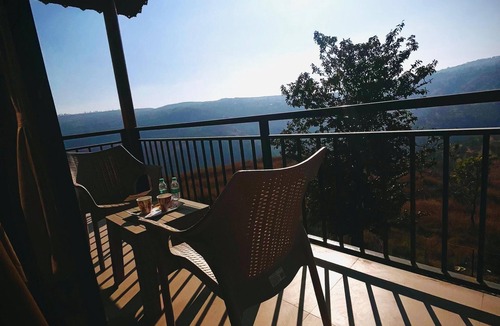 Mahabaleshwar Villa | JARDIN VILLA a 4BHK villa w/INFINITY POOL/180° VALLEY VIEW/PLAY AREA