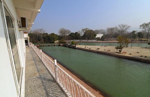 Mayapur Hotel | Jaswinder Bhawan - By The Ganges