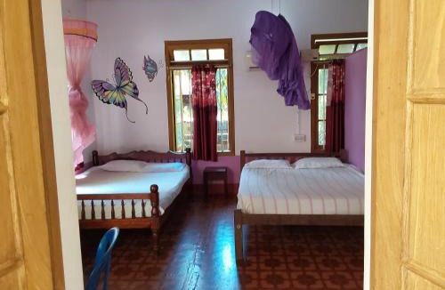 Sea View Ward House | Johnson's Homestay With Pool & Ecohouseboat Near Town Beach