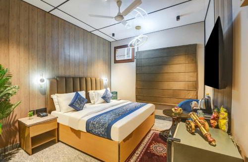 Jangpura Hotel | JS Residency Luxe Collection with Free Pickup from Nizamudin Railway Station 12 PM To 6 PM
