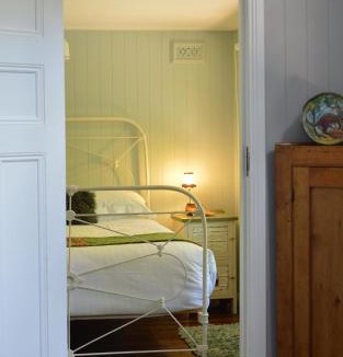 Ferny Creek House | Juniper & Rye cottage for two