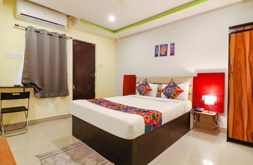 Kukatpalli Hotel | K S R Luxury Rooms