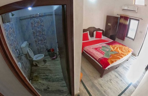 Khajuraho Hotel | Karma hostel free wifi 5-bedroom hotel in charming Khajuraho with AC
