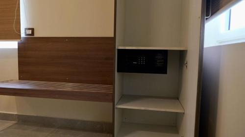 Injambakkam Hotel | Kaustubh