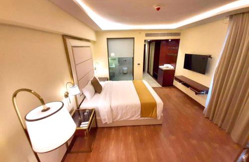Maduravoyal Hotel | KAY-EM Spectra Hotel