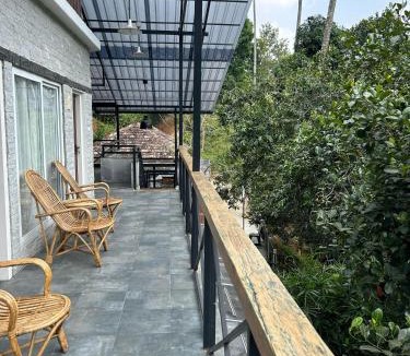 Kunchithanny House | Kayyath Valley Munnar - Luxury 4BHK Hillside Sanctuary
