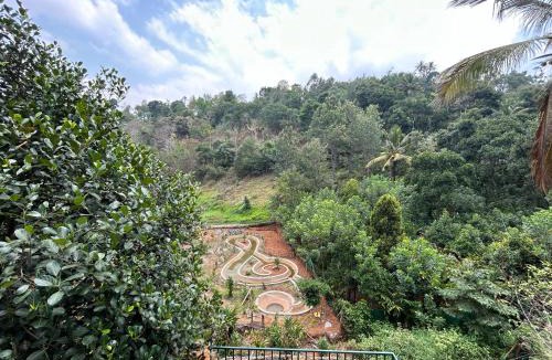 Kunchithanny House | Kayyath Valley Munnar - Luxury 4BHK Hillside Sanctuary