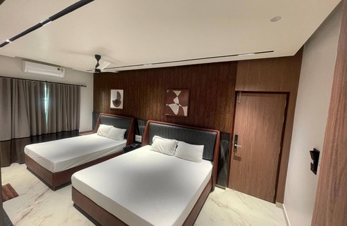 Triplicane Bed & Breakfast | KB MARINA PARK