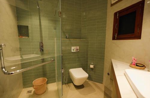 Barog Villa | Kb's, Luxury Mountain Villa, Sunset View, Near Kasauli