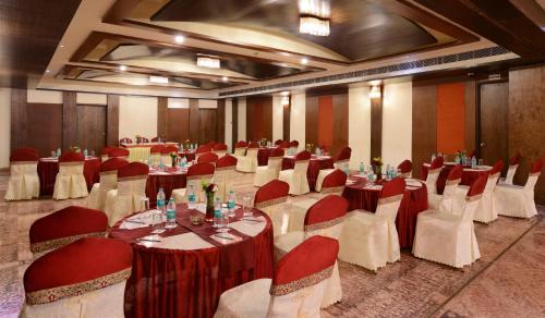Gadag-Betageri Hotel | Keshav Clarks Inn Gadag