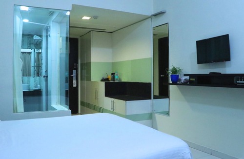 Thampanoor Hotel | Keys Select by Lemon Tree Hotels, Thiruvananthapuram