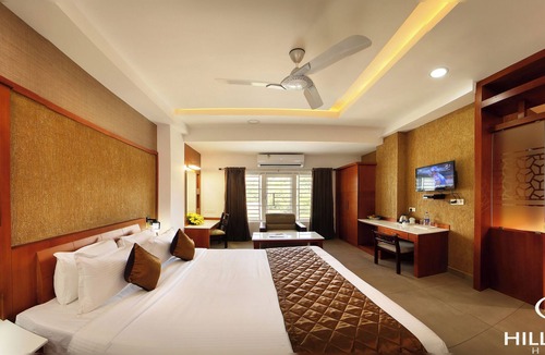 Kattappana Hotel | Kgees- HillTown Hotel