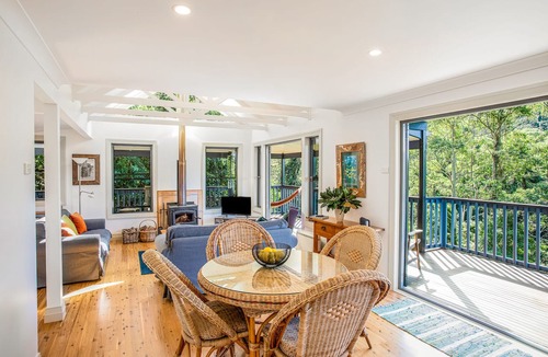 Bundewallah House | Khan Cottage - rainforest, birdsong and views