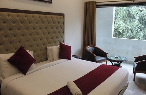 Saket Hotel | Khanna Residency