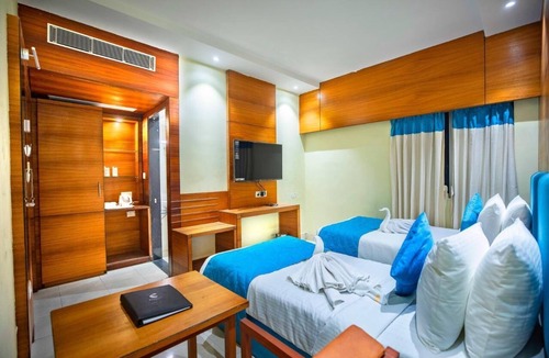Sector V Hotel | King S Crown