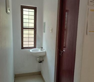 Perintalmanna Hotel | KK Residency