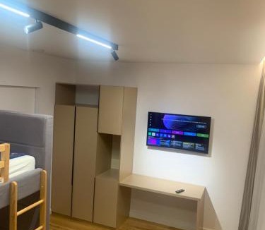 Voluntari House | Knight Rooms