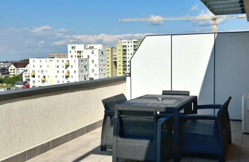 Tractorul Apartment | KOA - Moon Penthouse