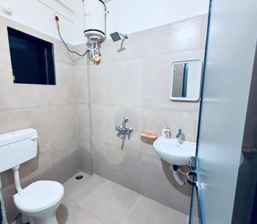 Kankavali Hostel | Konkan Central Kankavali AC 6 Bed Family Room